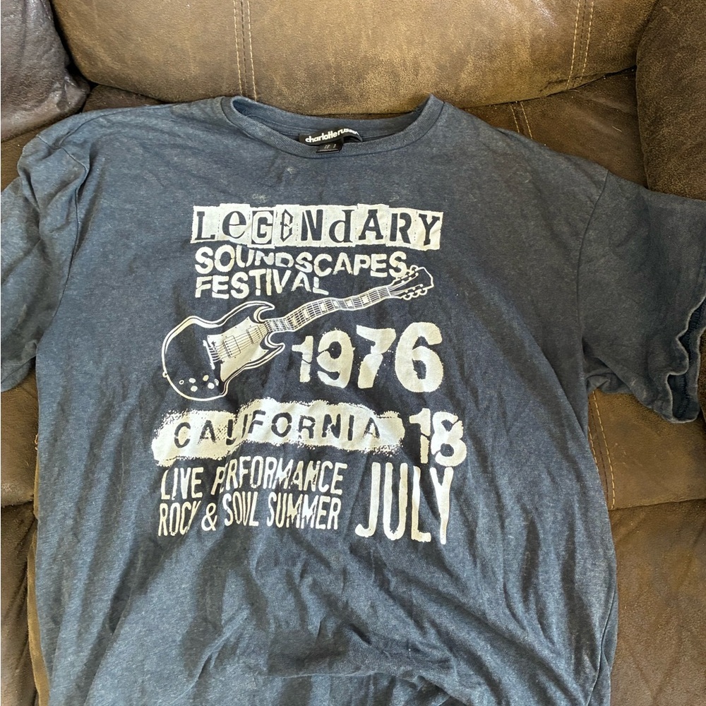 Charlotte Russe Men's Gray Graphic T-Shirt